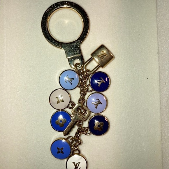 Louis Vuitton - Picture 5 of 8